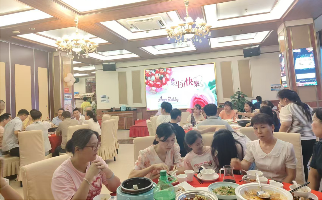 Sunhe Company celebra la festa di compleanno del personale dopo l'aggiornamento del sistema