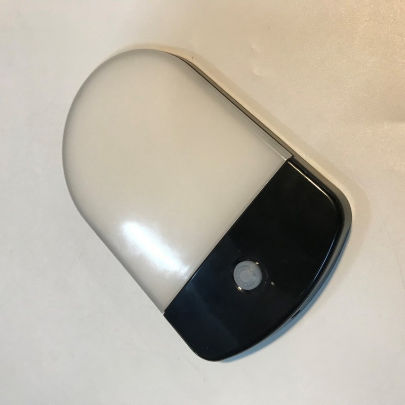 Come scegliere le migliori luci per roulotte per il tuo veicolo?